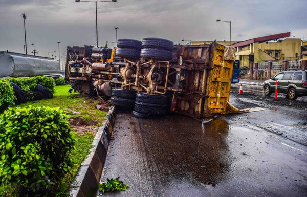 BREAKING! Tragedy As 18-Passenger Bus Collides With Trailer In Lagos