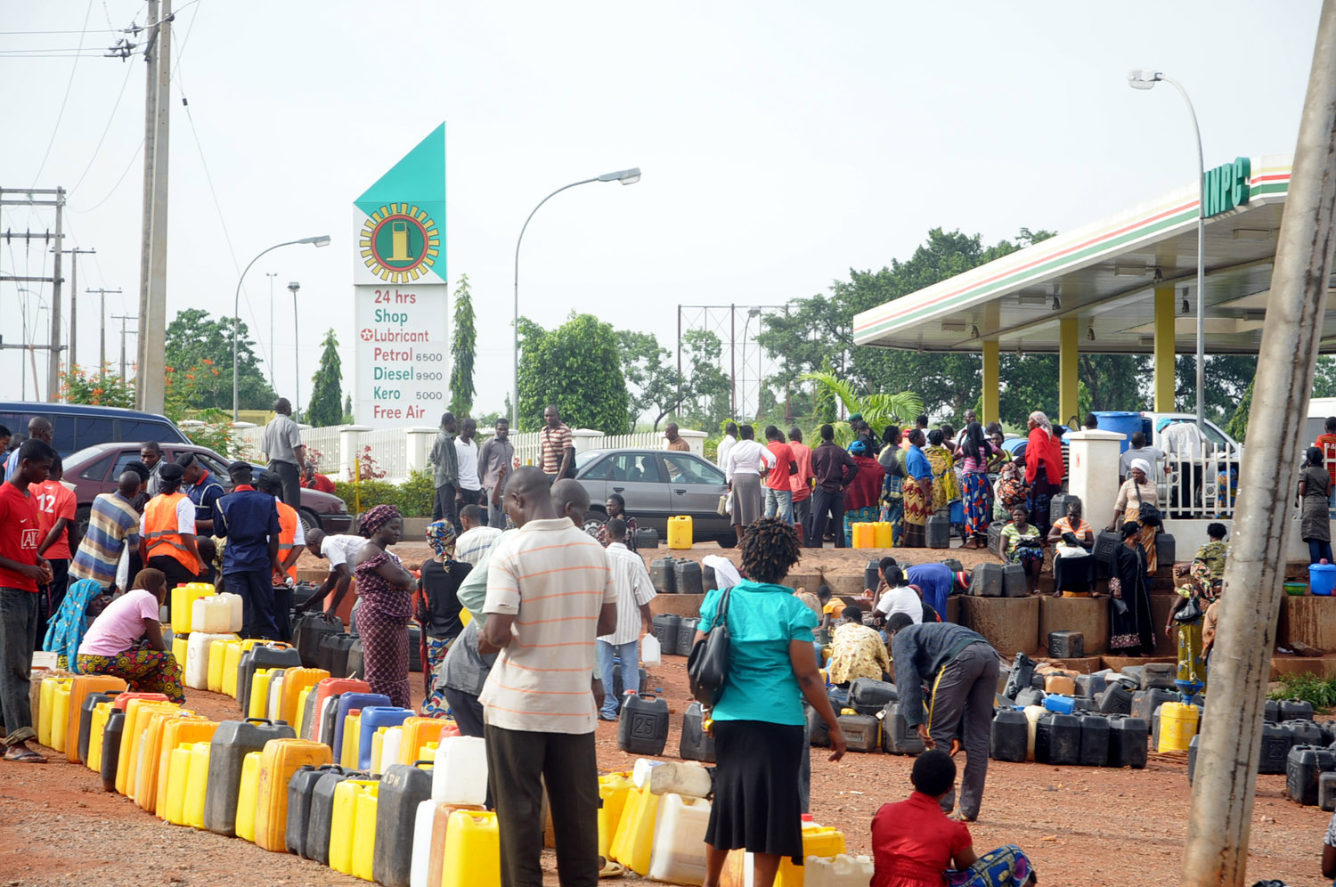 Fuel scarcity rocks parts of Lagos, as filling stations hoard product