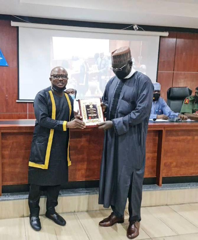 In a brief ceremony on March 11 at the Army Resource Centre, Asokoro, Abuja, where the President of the online media association, Mr. Femi Oyewale presented a plaque of honour to the Ambassador Designate, Buratai thanked the association’s leaders and members for considering him for such enviable position. He re emphasized the importance he attaches to the media as useful partners in nation building. He reinstated his determination to always co operate with the media, in any way possible, for a better and safer Nigeria. Buratai urged NAOSRE not to relent in its patriotic efforts at promoting unity and harmony between citizens and security operatives through professional and unbiased reportage. “I thank NAOSRE leadership and members for being here today to involve me as the association’s Grand Patron for a better and safer Nigeria. The unity and peaceful co existence of our dear country is what I have always worked for. I will continue to support anything that will make Nigeria safer and secured even outside office as Chief of Army Staff. “I also want to use this opportunity to thank President Muhammadu Buhari for the confidence he reposes in me. I will never betray that confidence and I will not disappoint the Commander-in-Chief in any position of trust I am assigned from time to time,” Buratai stated. Earlier in his presentation, Oyewale described General Buratai as radiating Warren Bennis’s philosophical definition of leader as a servant with capacity to translate vision into reality. He said “Of a truth, His Excellency, General Ambassador Dr Tukur Yusuf Buratai epitomized and exhibited those leadership skills as Chief Of Army Staff. We are sure he will do more in subsequent assignments." Oyewale disclosed that the idea to choose Buratai as NAOSRE Grand Patron is a product of the association desire to minimize errors in its pursuit of creating harmony between citizens and military operatives. He said, “With an experienced General like Buratai as NAOSRE Grand Patron, we will always interface with him in the discharge of our media responsibilities especially security matters for a safer Nigeria.” Oyewale’s statement reads in part: “After an exhaustive evaluation of his unmatched pedigree in professionalism, humanitarian services, commitment to officers’ welfare and undiluted love for Nigeria’s security, the leadership, Board of Trustees and members of the National Association of Online Security Reporters, NAOSRE, have collectively chosen His Excellency, General Ambassador Dr Tukur Yusuf Buratai as our Grand Patron. “The certificate of your Investiture as NAOSRE’s Grand Patron is hereby handed over to you.”