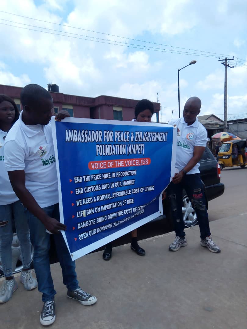 By Ifeoma Ikem Comrade Saviour Ichie, the National President of the Association of Micro Entrepreneurs of Nigeria (AMEN) says half of Nigeria's populations live in extreme poverty, according to estimates from the World Data Labs Poverty Clock. Ichie said this during his community sensitization programme at Ikotun area of Lagos state. He asked the federal government to intervene and find a lasting solution to solve the high cost of food commodities across the nations. "The government should also remove the import duty on raw materials, adding that this would allow small businesses to produce more at cheaper rates, create more employment and reduce poverty and crime in the country’’. He noted that the populace can no longer tolerate the high cost of food stuff and building materials saying, it needs urgent attention. "The report on inflation rate did not reflect what is obtained in the marketplace, adding that the prices of goods and services have gone up by more than 100 percent’’. Ichie said that Civil Society groups have been quiet on the issues bothering the nation on increase in essential commodities because their leaders have been compromised. Reacting to the National Identity Management Commissio’s ongoing registration exercise, he expressed dissatisfaction over the continuous extortion of Nigerians by some licensed partners and the horrible experience majority of them are having during the enrollment. Comrade Chuks Nwajei, Mainland coordinator of Ambassadors for Peace and Enlightenment Foundation also appealed to the federal government to intervene over the rising insecurity across the nation. He described the situation of continuous attacks by herdsmen, bandits, ritualists and kidnappings by criminal groups as very worrisome. "We are calling on our leaders to end bad governance and make Nigeria a safe place,’’ he said. Another speaker, Miss Peculiar ChiChi, said the statistic rate of poverty in Nigeria is alarming and needs urgent attention. "I am a young graduate with a business mind but I cannot access soft loan or bailout funds to set up a business that will enable over thousands of youths have jobs. "How would the youth be happy with the leaders who do not care about them, many acquired skills after graduation, yet no funds to establish the businesses? "Government should remember the youth, provide grants and stop playing lip services’’, she said Comrade Muritala Kazeem said security and peace are important because economic and social development come only in a peaceful and secure nation. "We need peace, the government must provide protection to the citizenry,’’ he noted