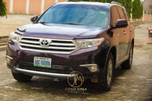 PAPA JOSHUA IGINLA GIFTS Singer YINKA ALASEYORI AN EXOTIC CAR.