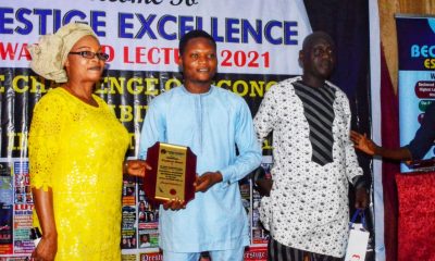 TRIXX NG Publisher, Osho Oluwatosin Wins ‘Blogger Of The Year’ Award