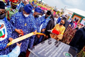 IN OGUN, PRESIDENT BUHARI INAUGURATES FIVE STRATEGIC PROJECTS, ASSURES NIGERIANS OF TIMELY DELIVERY OF SAGAMU-BENIN, LAGOS-IBADAN EXPRESSWAYS