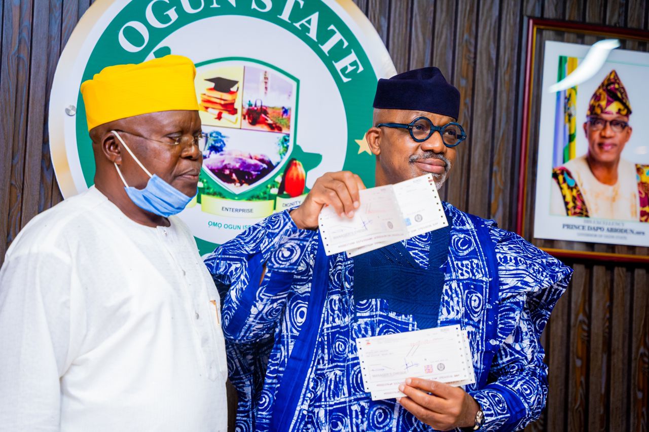 2023: Ogun West leaders present N50m cheque to Abiodun