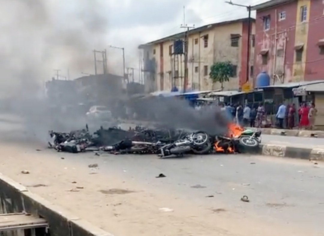 Mob Burns Bikes After Fatal Accident At Jakande Estate, Isolo, Lagos