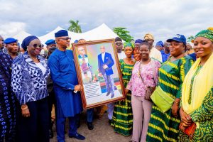 2023: Ogun Central APC, ALGON donate 13 SUVs, 10 motorcycles to Gov Abiodun