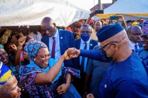 5,000 Adebutu, Kashamu loyalists decamp to APC