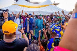 5,000 Adebutu, Kashamu loyalists decamp to APC