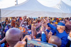5,000 Adebutu, Kashamu loyalists decamp to APC