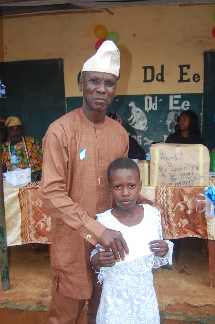 Foundation Donates Cash, Educational Items, Others To Pupils In Ogun