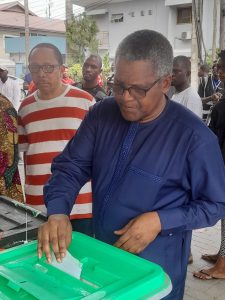 Aliko Dangote casting his vote in a ward in Victoria Island 