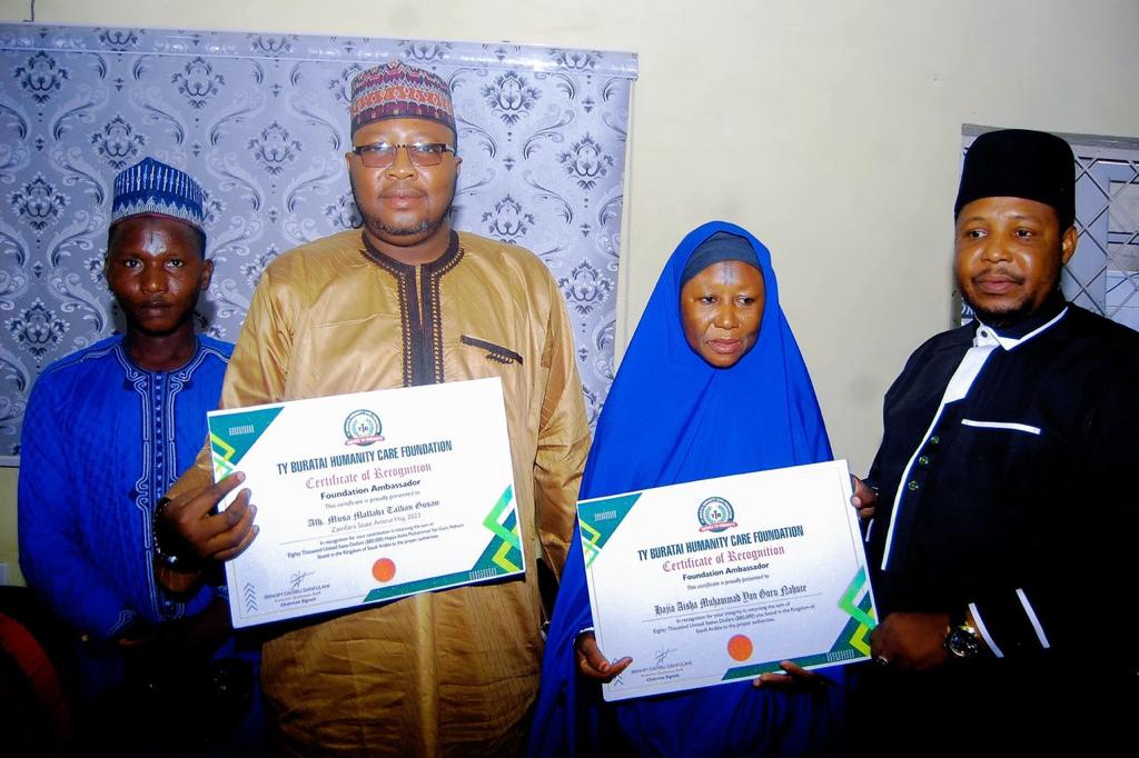 Buratai foundation gifts N250,000 to Zamfara pilgrim for returning over N84 million in Saudi Arabia