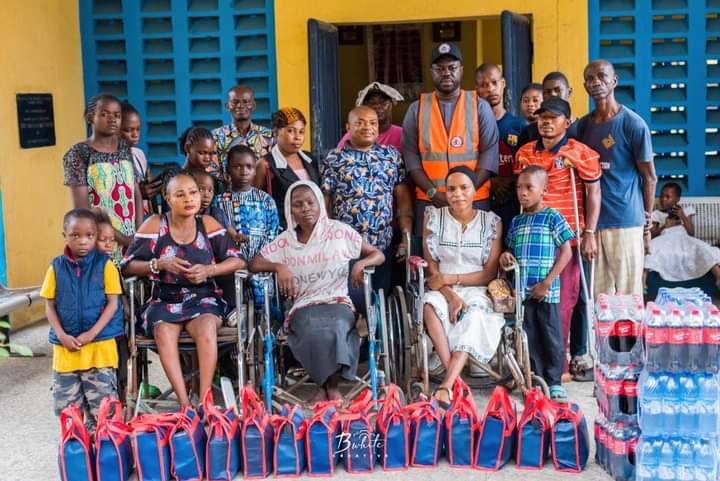 ICYMI] Prince Taiwo Oyekan Visits Physically-Challenged People’s Academy, Gifts Food Items, Assorted Carbonated Drinks