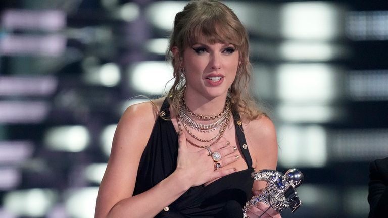 Taylor Swift Wins Big at MTV's Video Music Awards