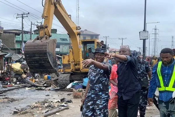 Panic As Traders, land Owners, developers protest demolition of shopping plaza in Lagos