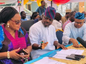 TANT’OLORUN PRESENT CASH SUPPORT TO SMALL SCALE BUSINESS OWNERS AND THE AGED