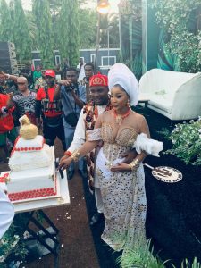 A GLANCE AT THE SPECTACULAR TRADITIONAL MARRIAGE OF CHIEF MICHAEL DURU EJIOGU'S DAUGHTER: ANARA'S TALK OF THE TOWN
BY
CHINEDU NSOFOR