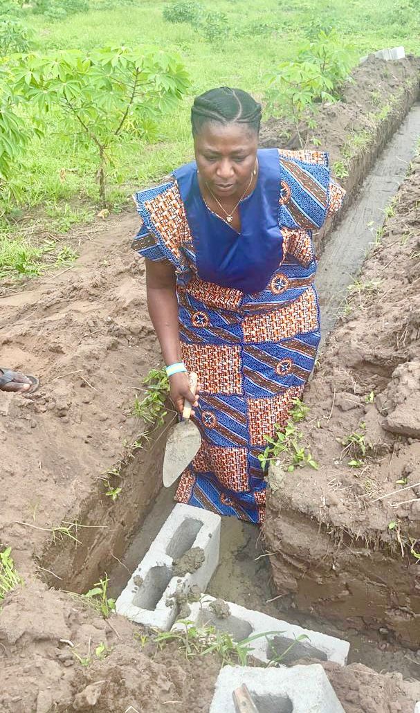 Ijebu East LG Chairman, Hon. Oyesanya lays foundation for classroom block at Ebute Imobi