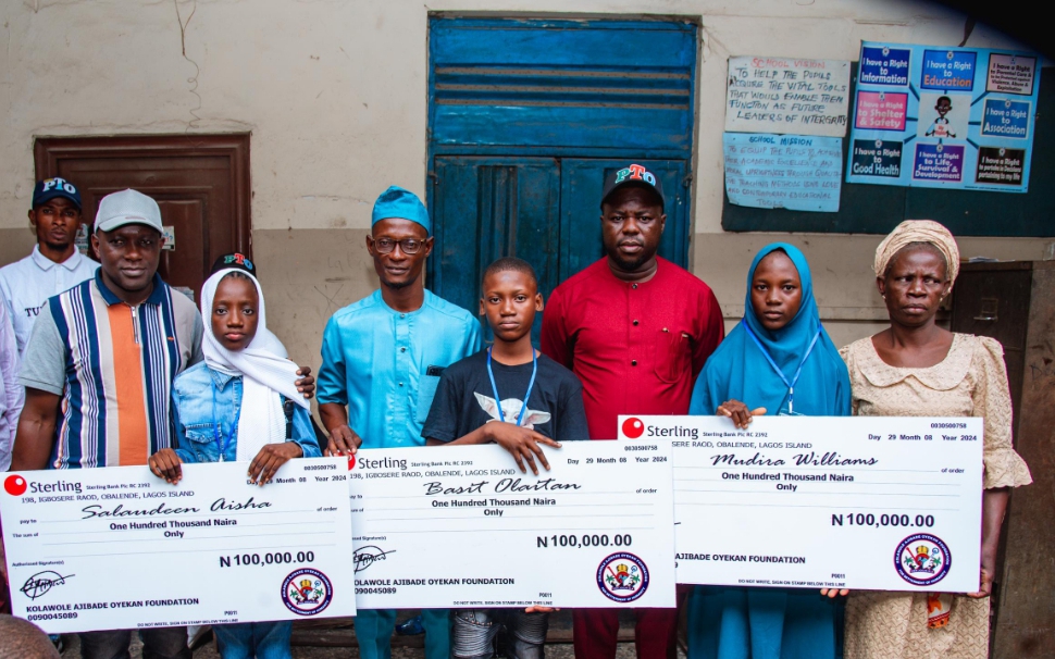 TAIWO OYEKAN Gifts Scholarships To Summer Coaching Students In Lagos