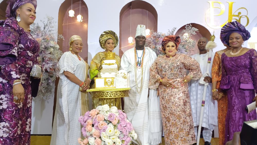 Ife Agog As Ooni, Shina Peters, Obanla Light Up Olapeju Oke 50th Birthday
Bolaji Israel
