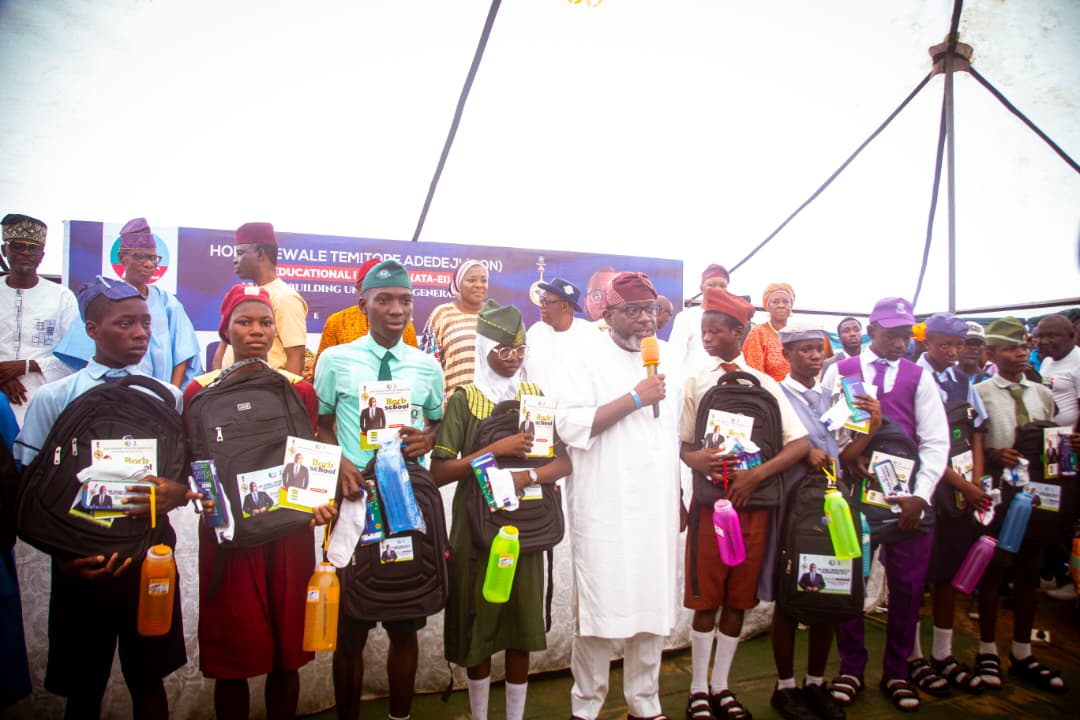 Stakeholders confirm Ifako-Ijaiye becoming most educated LG in Lagos
…As lawmaker distributes educational materials to students